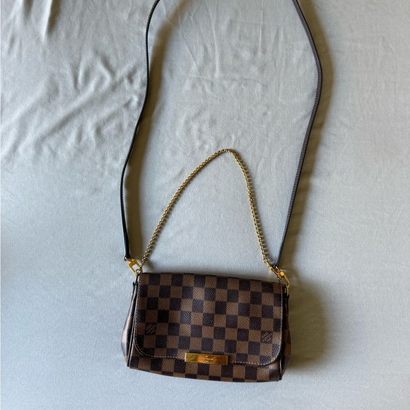 Louis Vuitton Favorite MM crossbody with strap - Picture 1 of 8